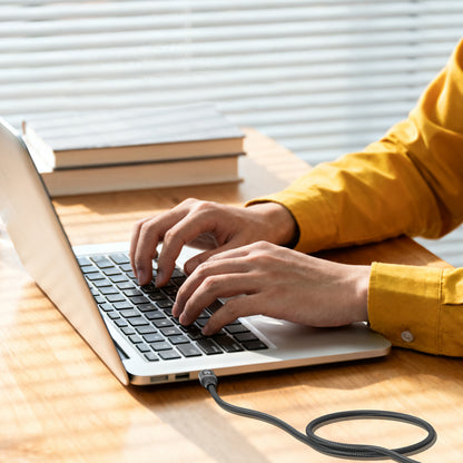 Lamborghini 100W USB-C to USB-C Charge & Sync Magnetic Cable with Digital LCD Display - Urus D1