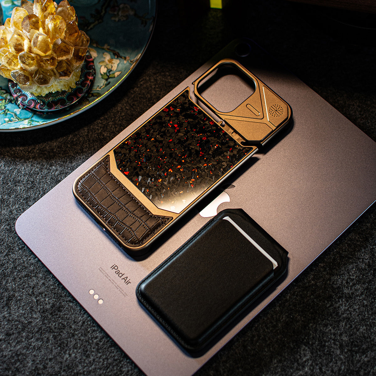 Armor King MagSafe Forged Carbon Fiber + Leather + Aluminum Heat Dissipation Aromatherapy Protective Cover Case