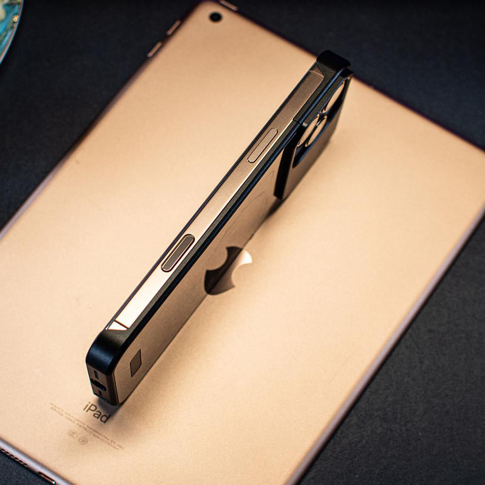 Armor King MagSafe Aluminum+Forged Carbon Fiber Heat Dissipation Aromatherapy Protective Cover Case