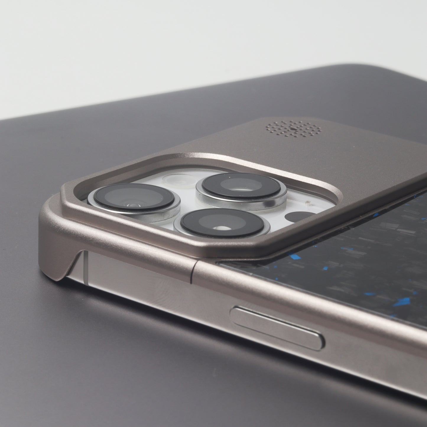 Armor King MagSafe Aluminum+Forged Carbon Fiber Heat Dissipation Aromatherapy Protective Cover Case