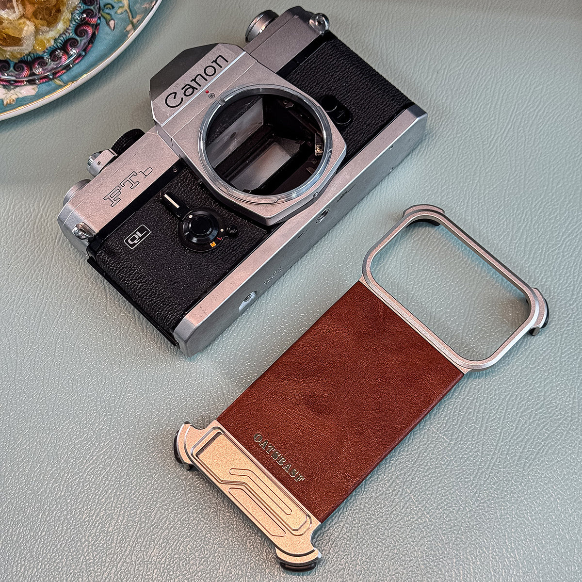 Oatsbasf Yilipi MagSafe Hidden Stand Genuine Leather Frameless Metal Case Cover